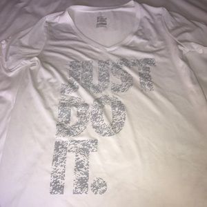 BRAND NEW NIKE TEE